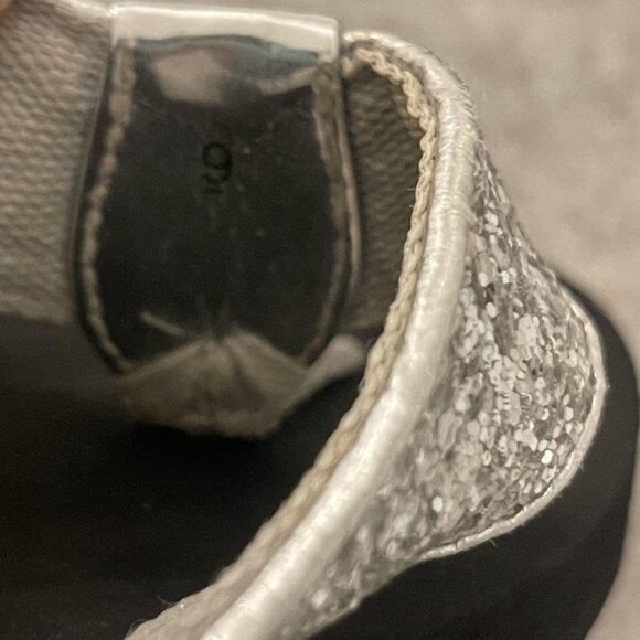 Yellow Box Sandals Womens Size 9 Black Silver Glitter Flip Flop Wedge Comfort - Picture 4 of 4